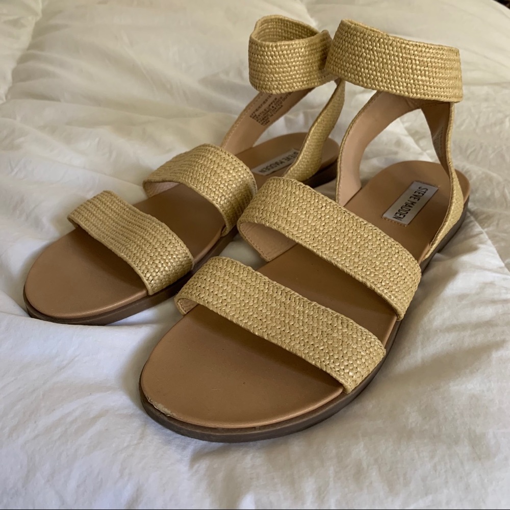 Steve Madden strappy sandals sz 9